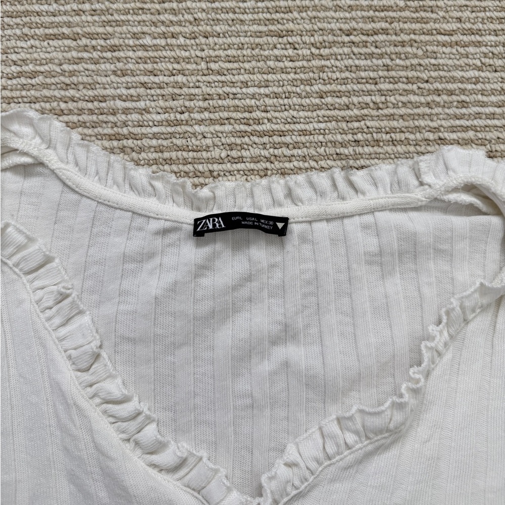 Zara White Button Ruffled V-Neck Top - Picture 2 of 5